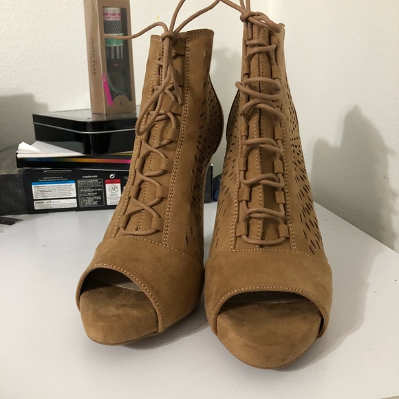 Heels - Picture 2 of 3